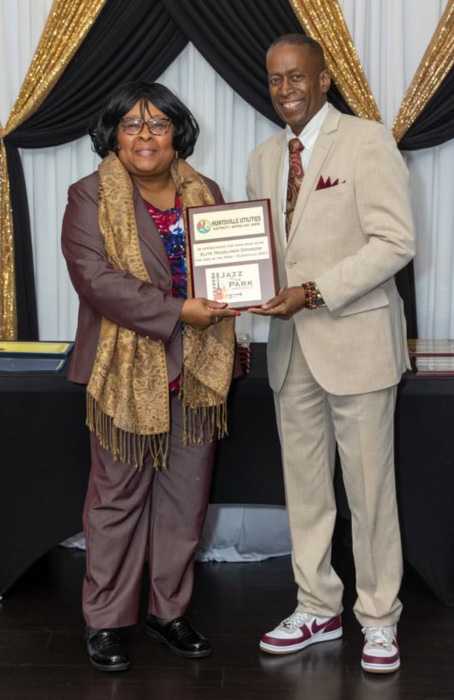 Lucreacia Points receiving plaque from Kenny Anderson